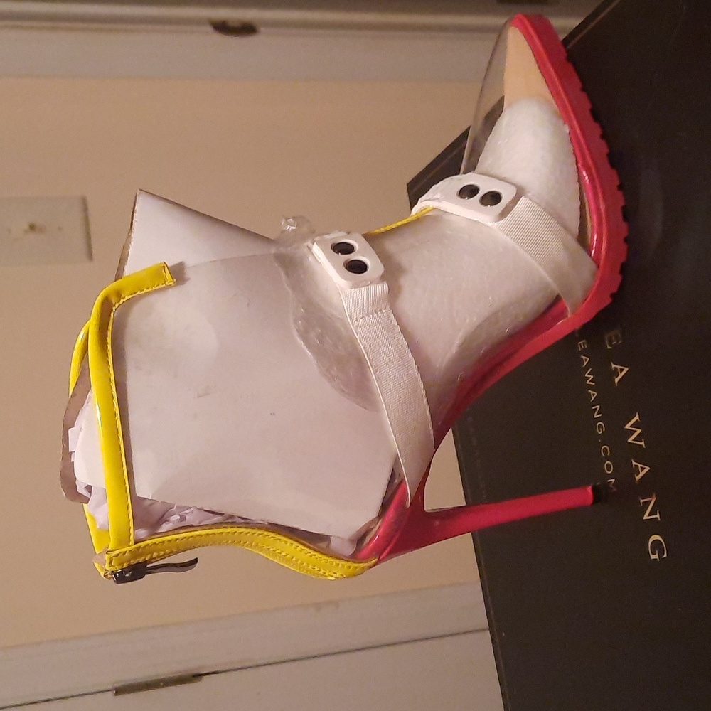A shoes Very Stylish Red And Yellow - Picture 2 of 8
